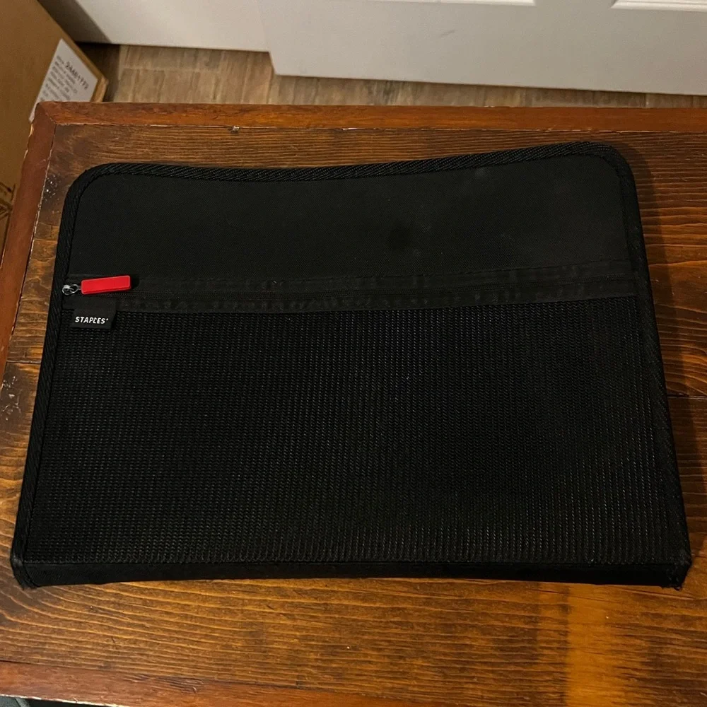 Like new Staples TRU RED Accordion File 7-Pocket